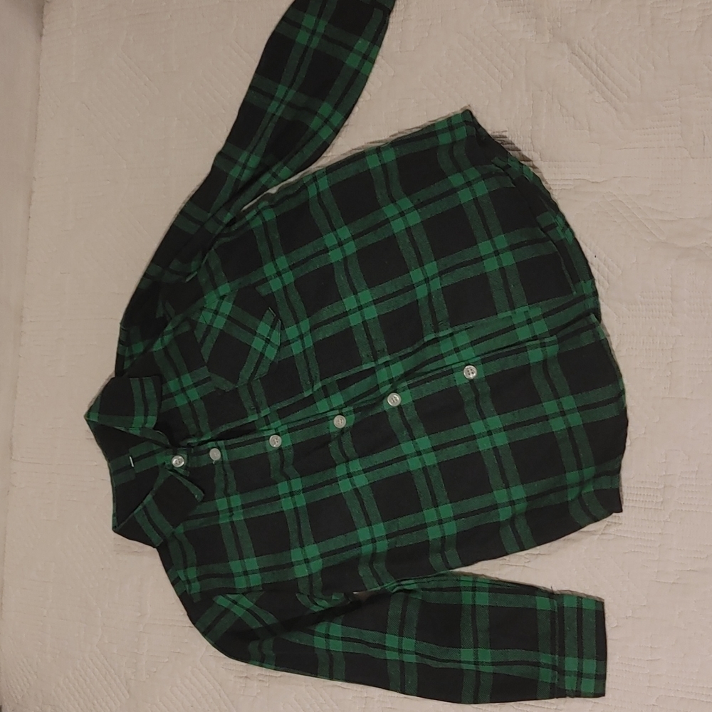 Green and black plaid flannel long sleeve button down shirt